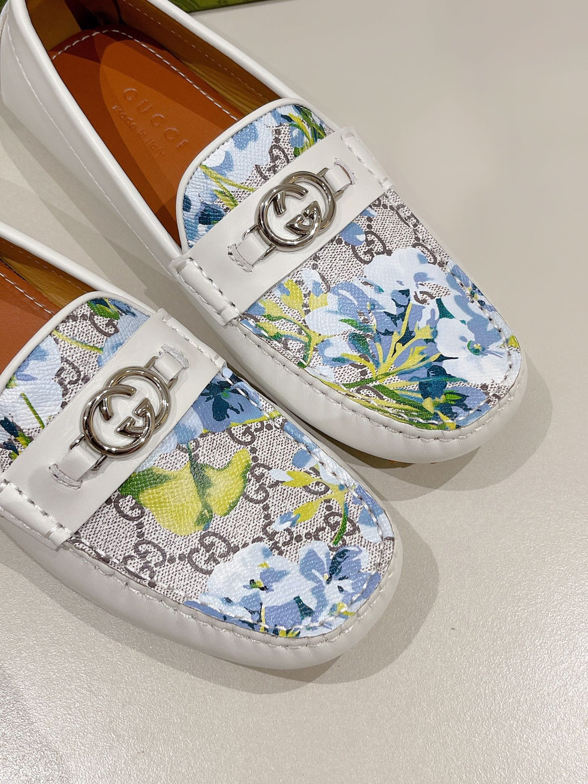 GG Men's Flower Loafer White Calfskin 561760