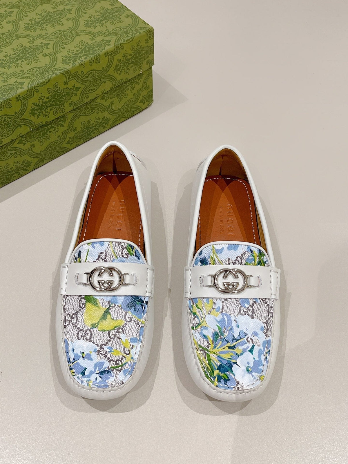 GG Men's Flower Loafer White Calfskin 561760