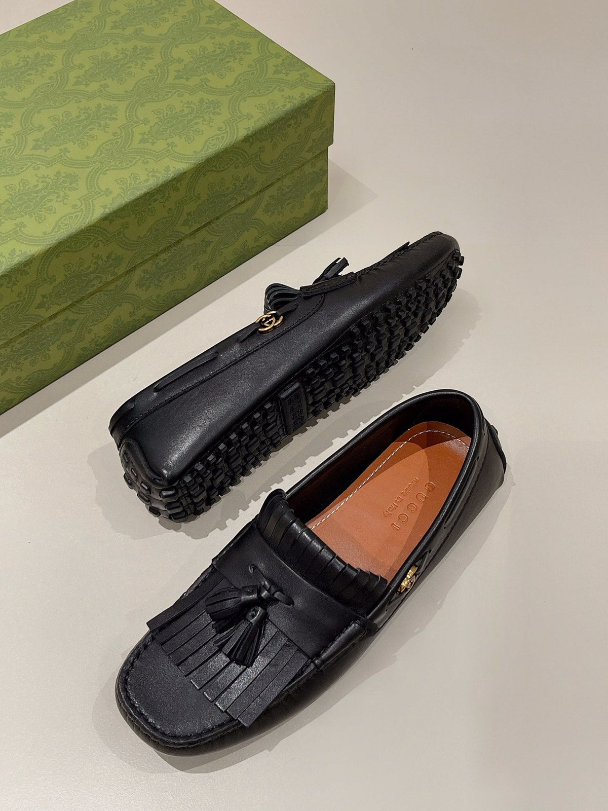 GG Men's Tassel Loafer Black Calfskin 561800