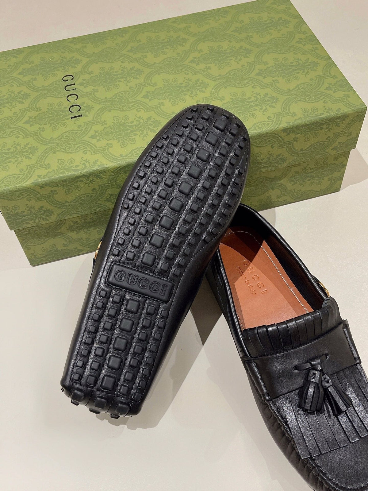 GG Men's Tassel Loafer Black Calfskin 561800