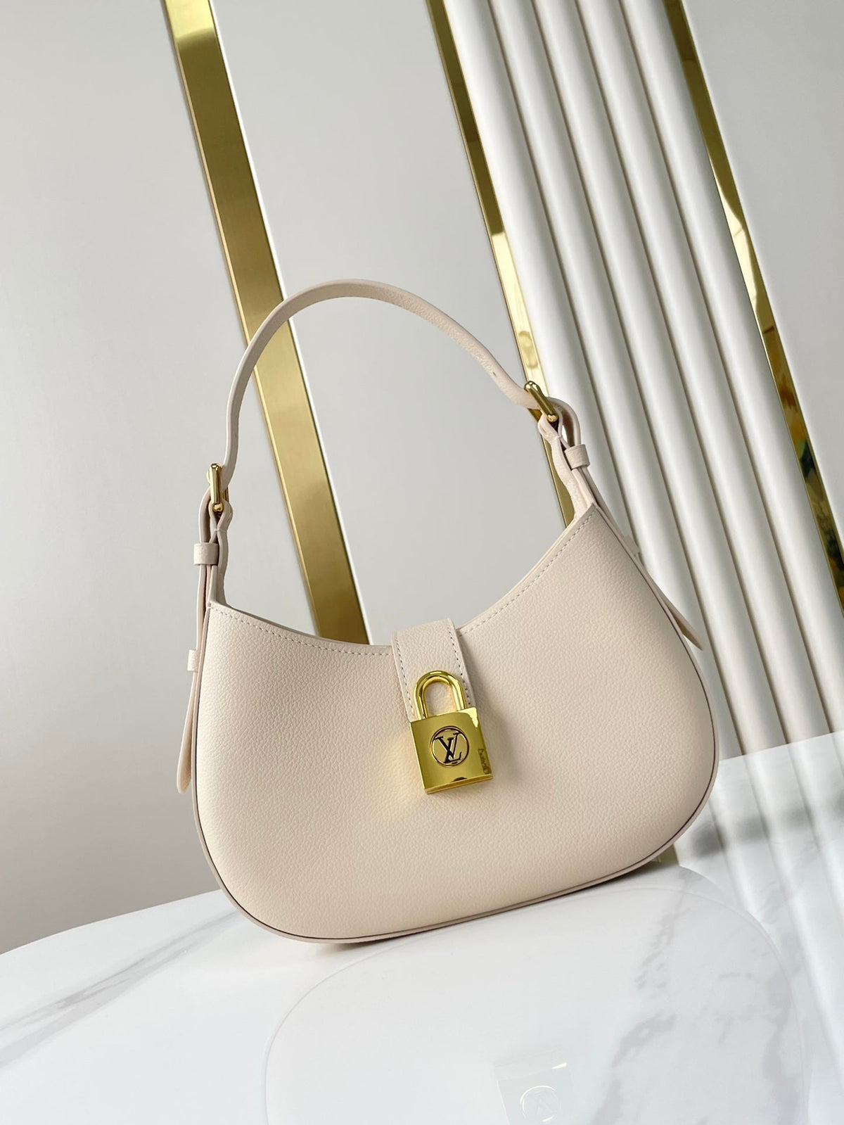 LOW KEY SHOULDER BAG 26 IN QUARTZ GRAINED CALFSKIN GOLD BUCKLE