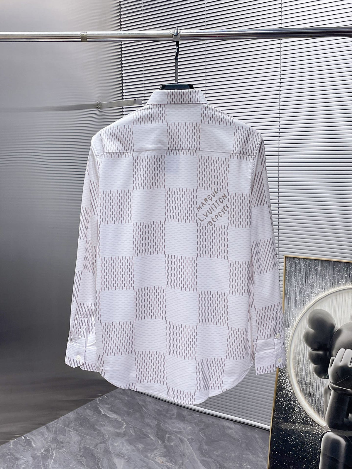 LV LONG-SLEEVED SHIRT IN WHITE DAMIER COTTON 238802