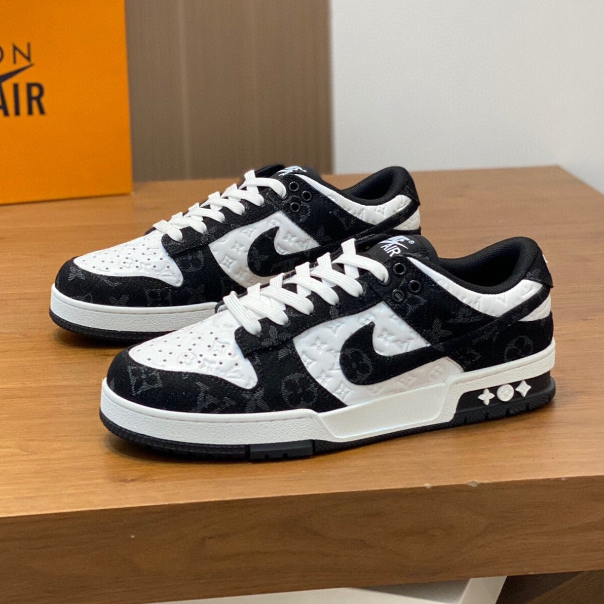 AIR TRAINER IN BLACK MIX WHITE CALFSKIN