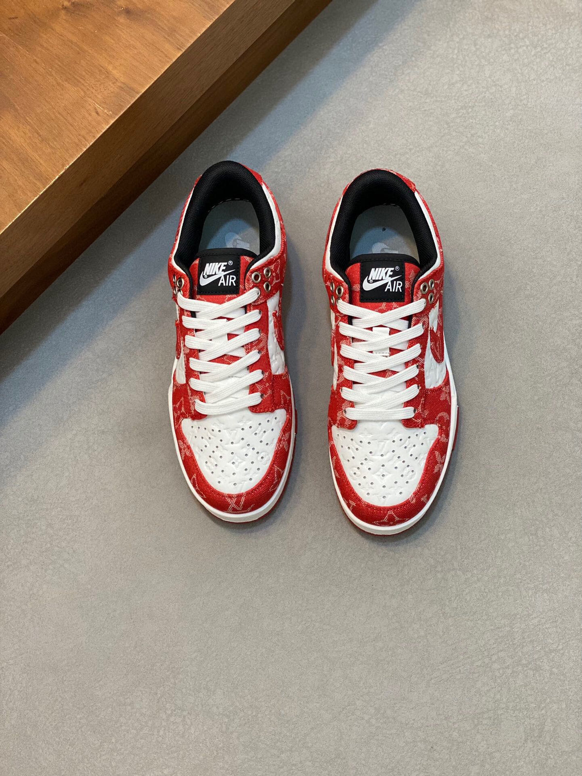 AIR TRAINER IN CRIMSON RED MIX WHITE CALFSKIN