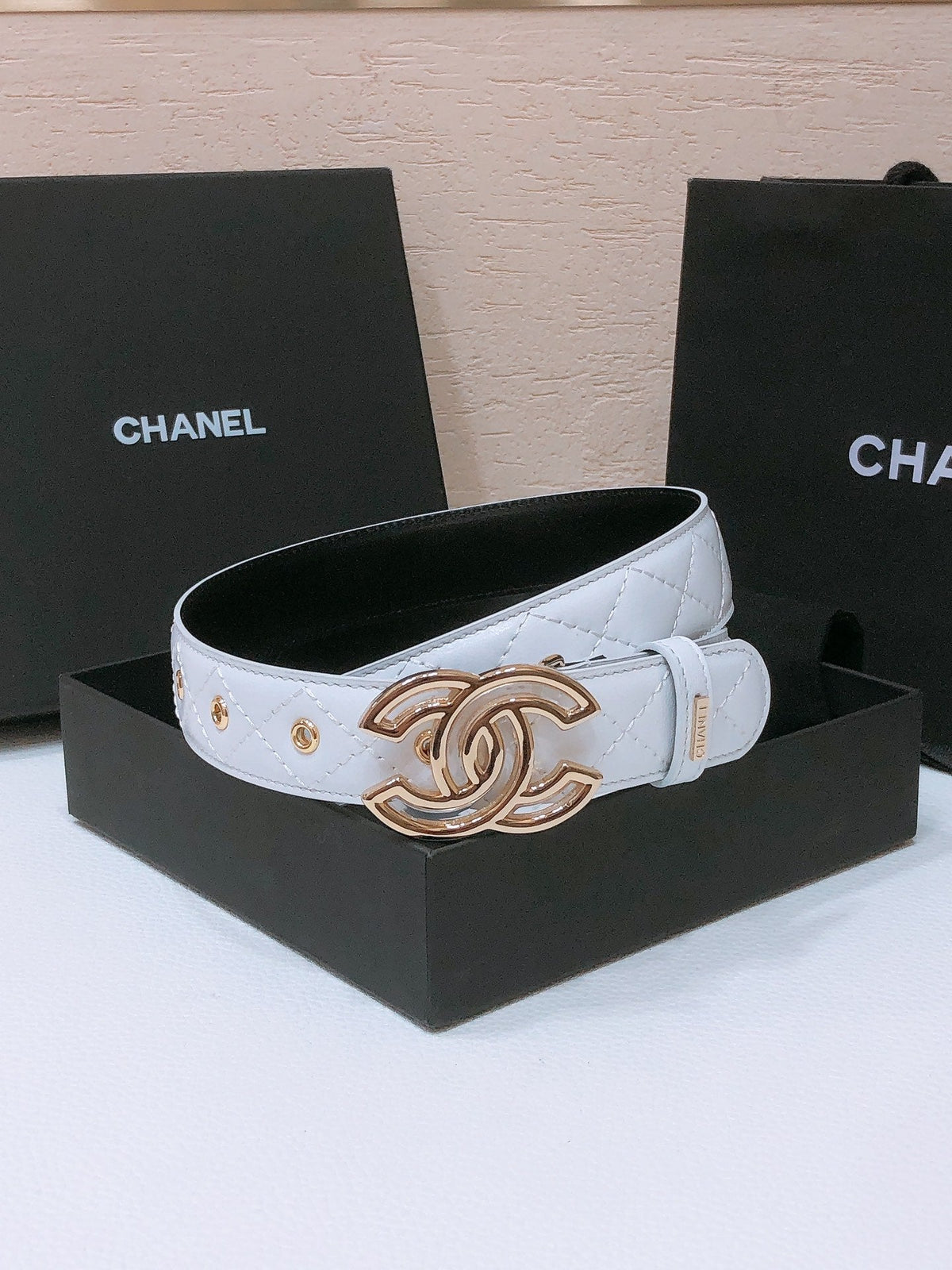 CHANEL BELT 3CM WHITE EMBROIDERED LAMBSKIN WITH GOLD HARDWARE