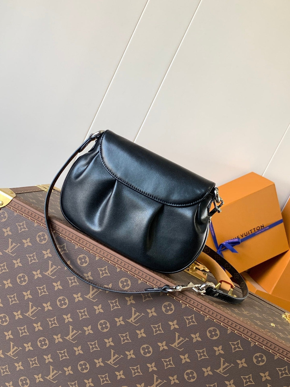 LV Sunset Vibe Handbag Black Sheepskin 241290