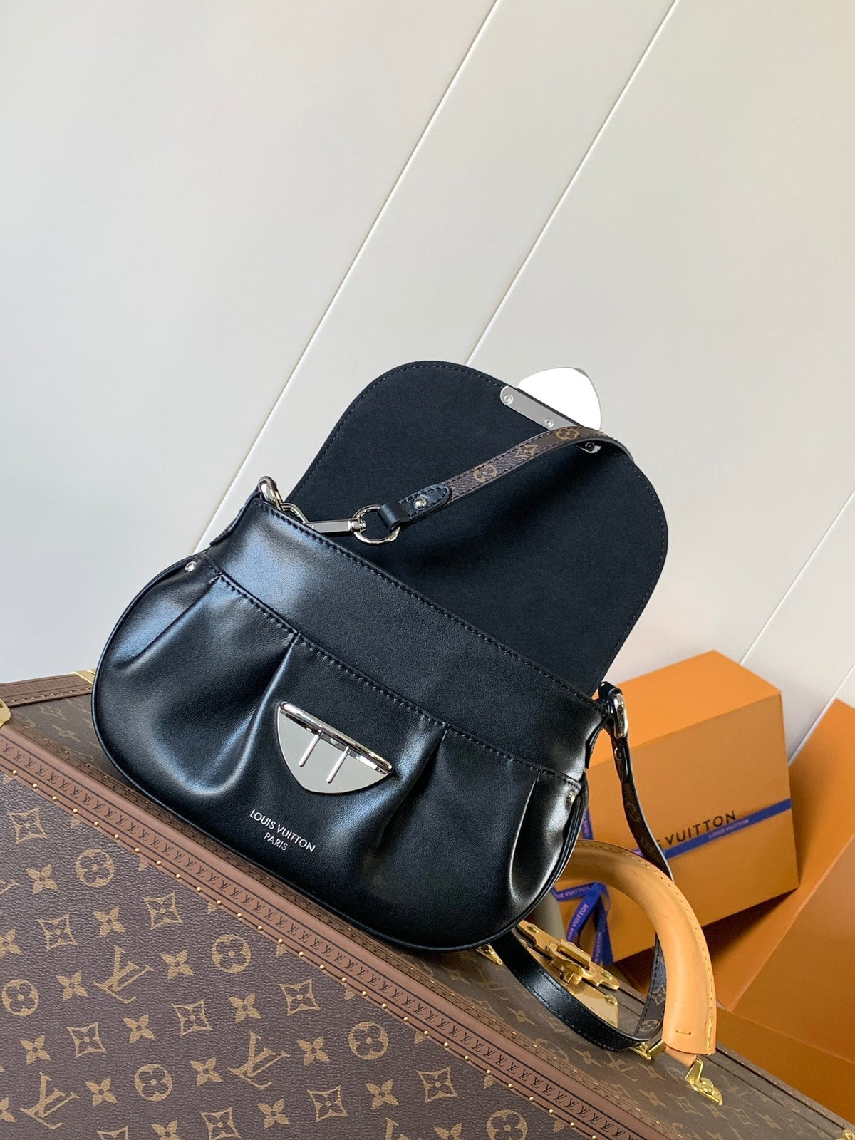 LV Sunset Vibe Handbag Black Sheepskin 241290