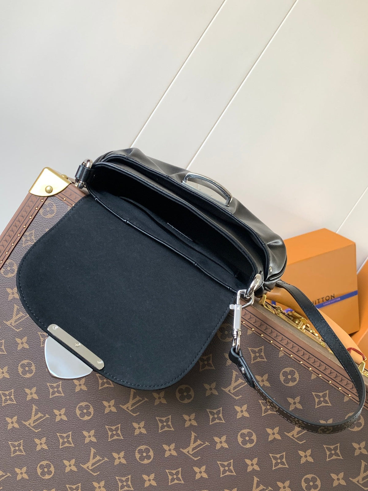 LV Sunset Vibe Handbag Black Sheepskin 241290