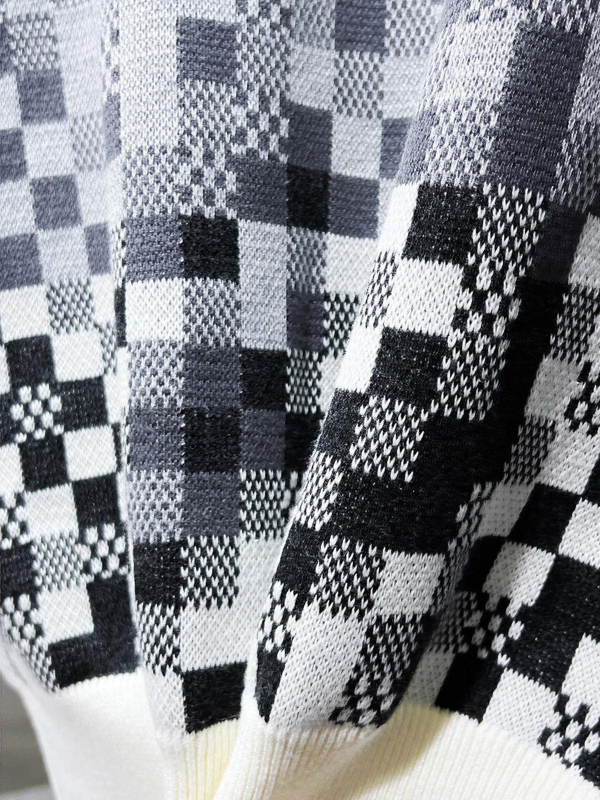 LV KNITTED SWEATER IN GRAY BLACK WHITE DAMOFLAGE MOTIF WOOL 238799