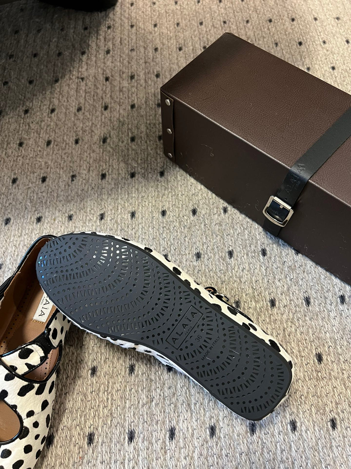 Alaia 25 Criss Cross With Stud Ballet Flats Black White Suede Sheepskin 303694