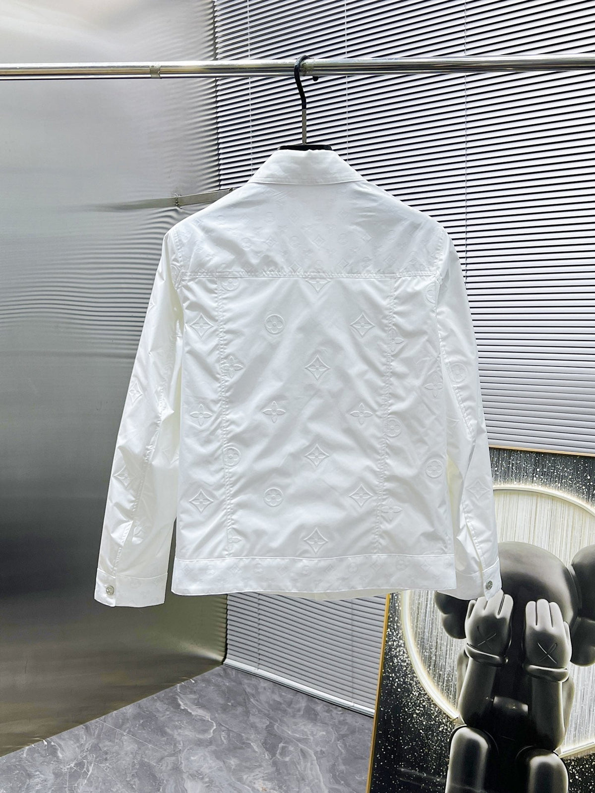 LV LAPEL JACKET WHITE EMBOSSED MONOGRAM 238807