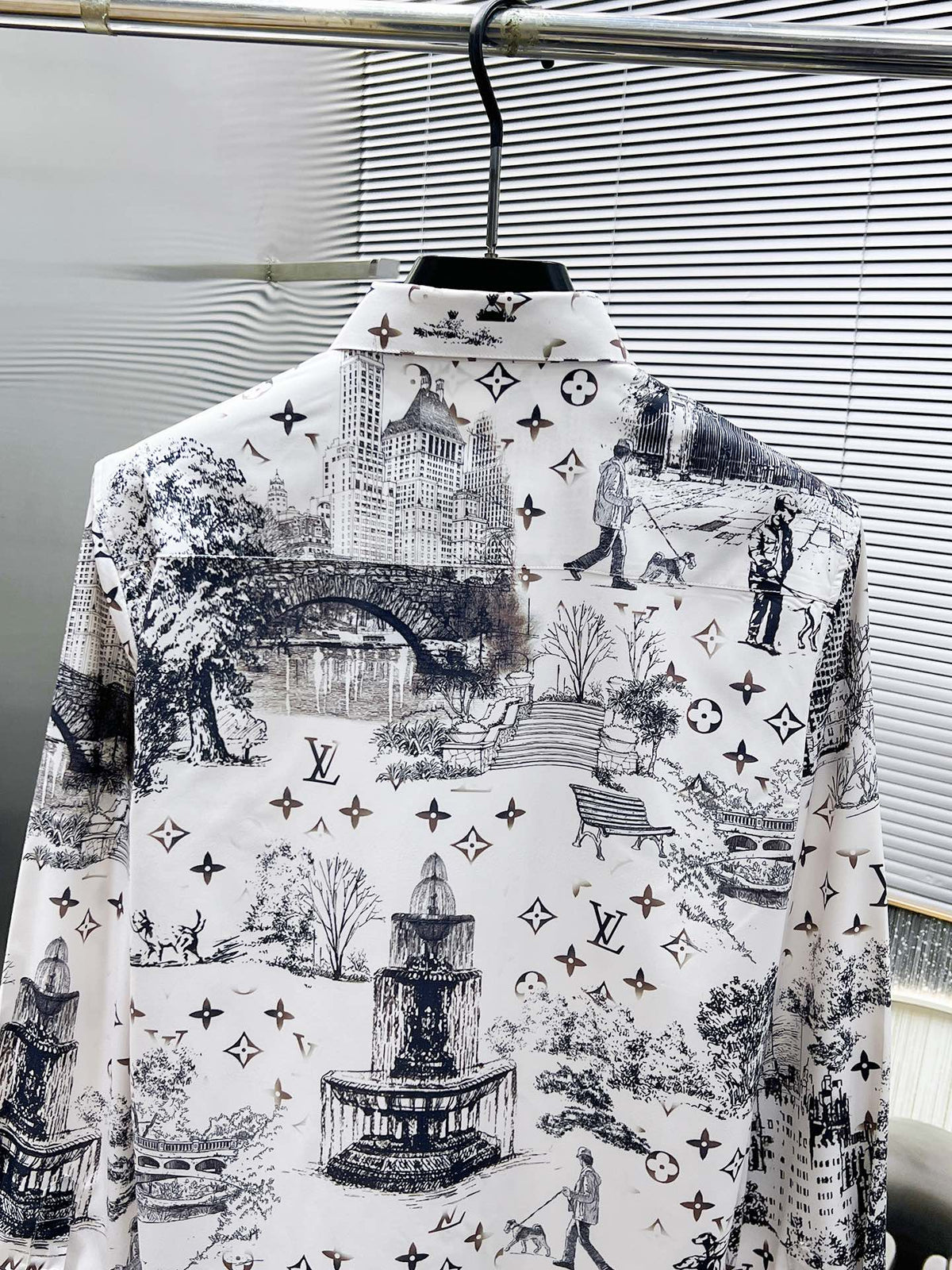LV LONG-SLEEVED SHIRT WHITE COTTON ALLOVER MONOGRAM CITY WALK PRINT 238817