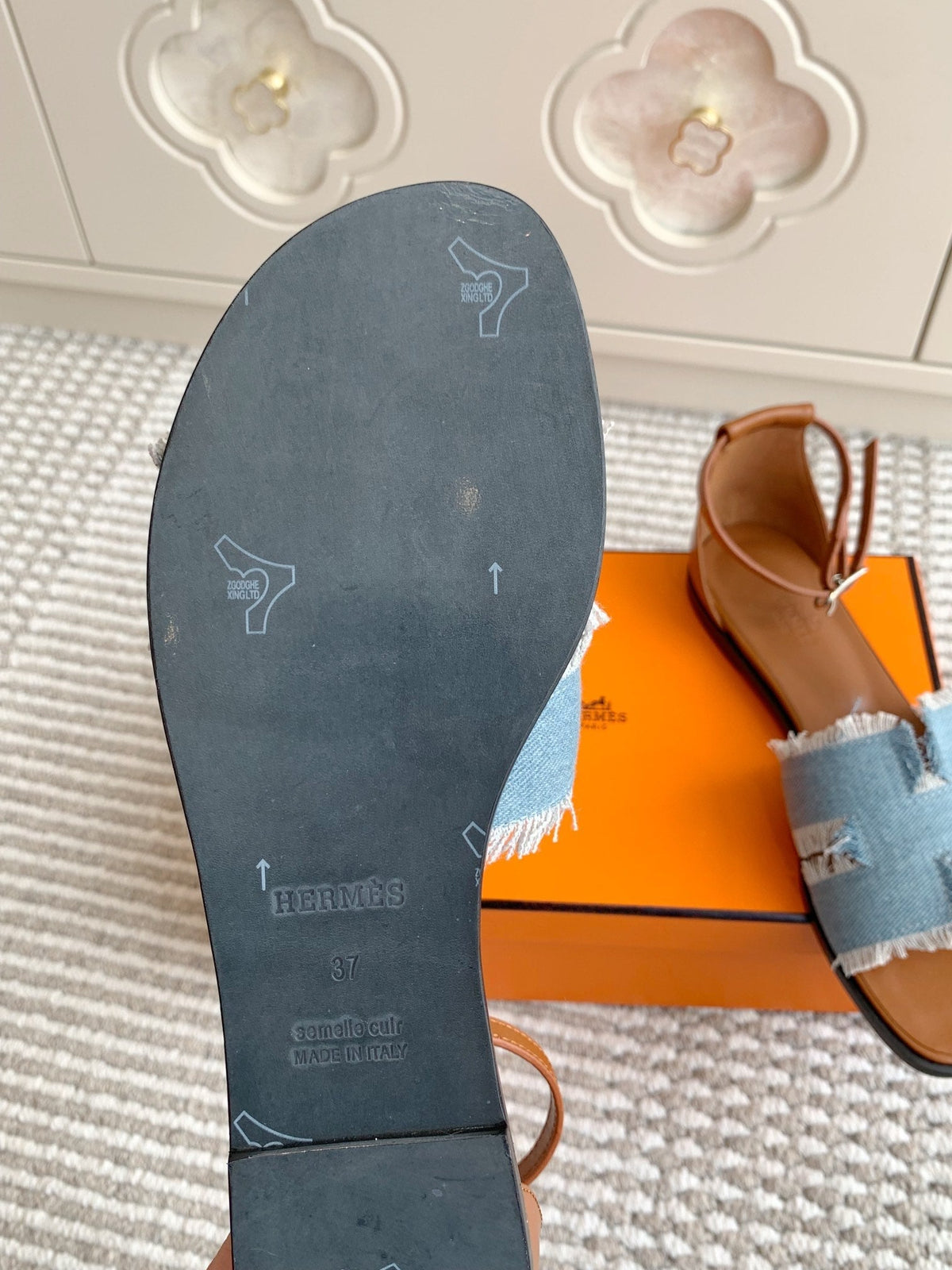 HM 25 Santorini Light Blue Denim Gold Calfskin