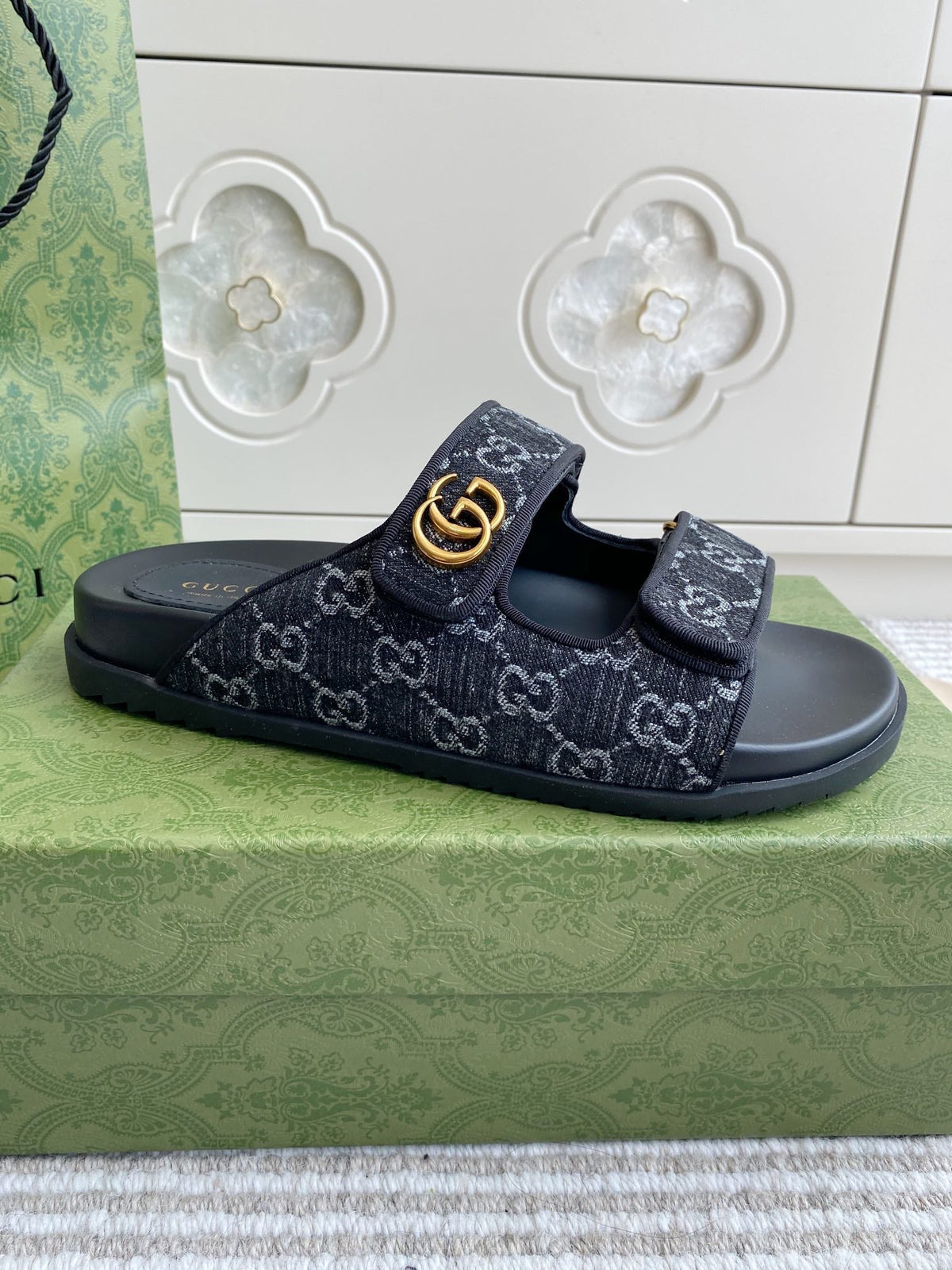 GC sandal with Double G Black Canvas Sheepskin 291017