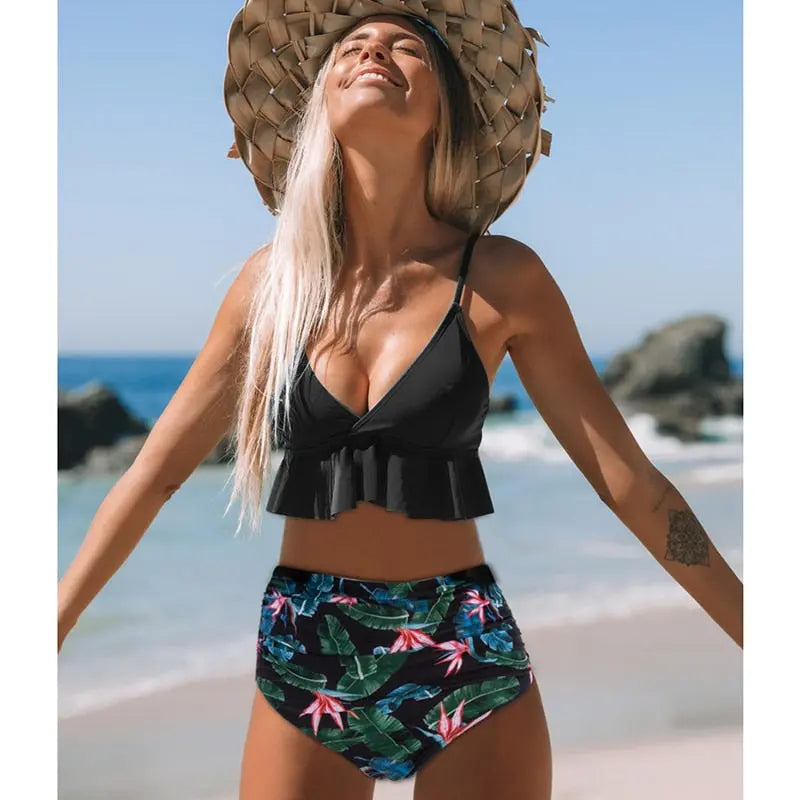 Ruffled swimwear hercurva