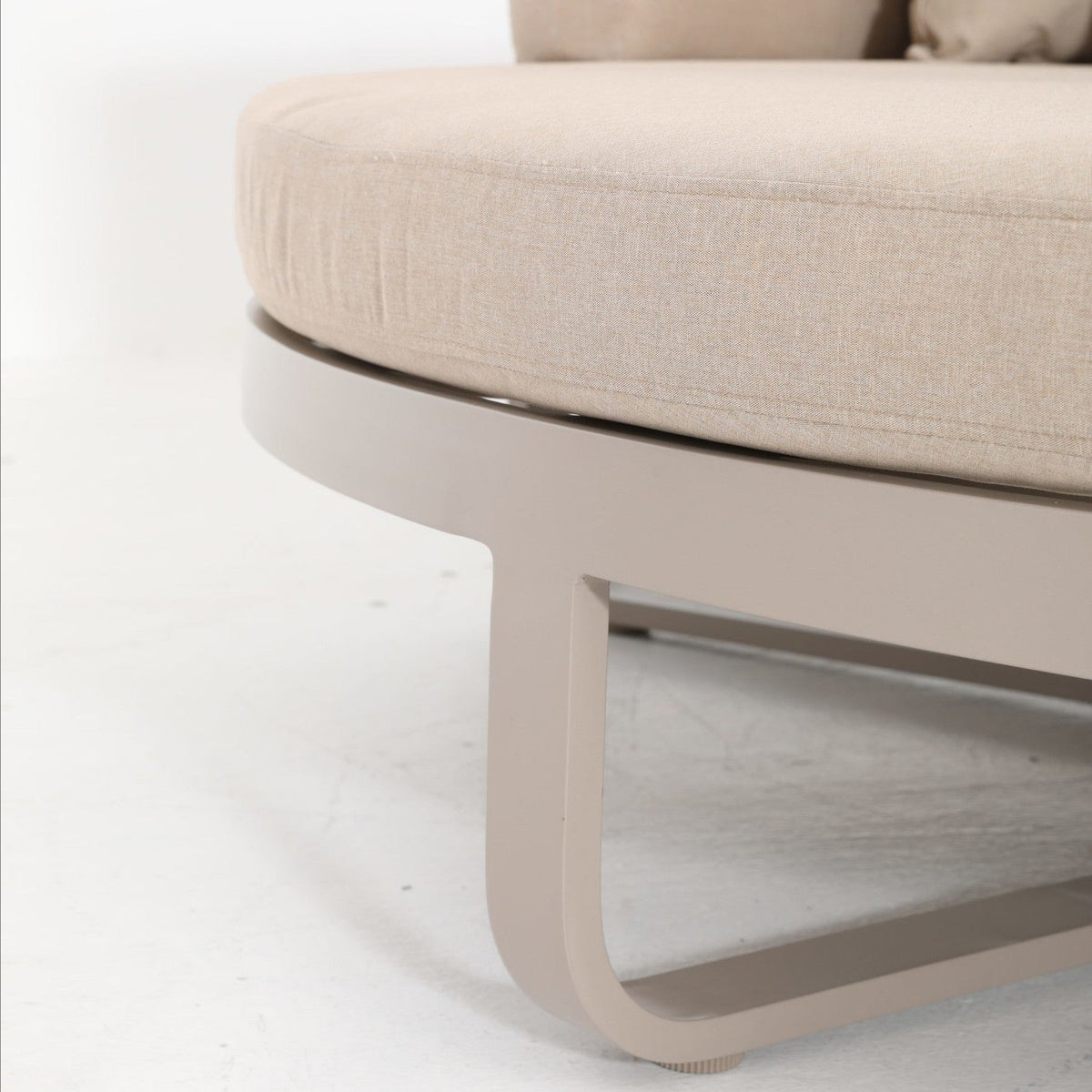 DekoLiving COP30503 Meliazzo Round Outdoor Daybed & Table