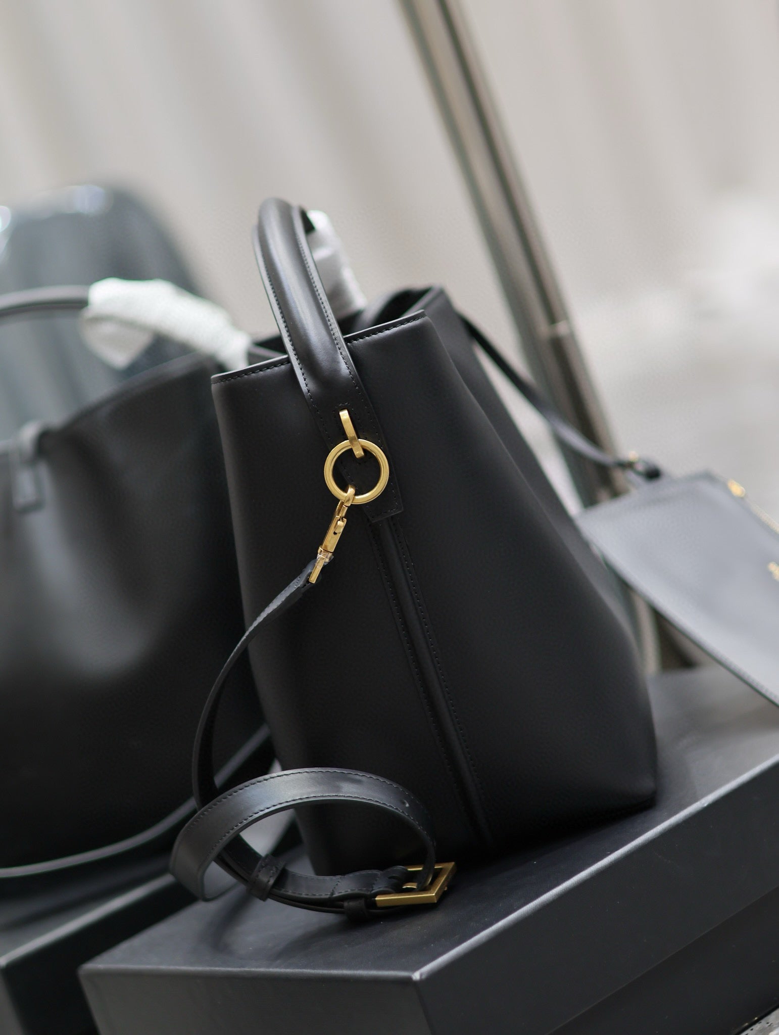 le 37 26cm black calfskin gold hardware