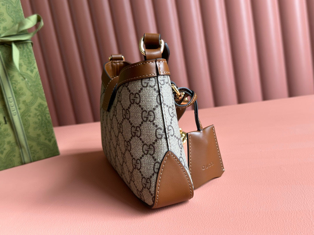 GG supreme padlock small 26cm small shoulder bag
