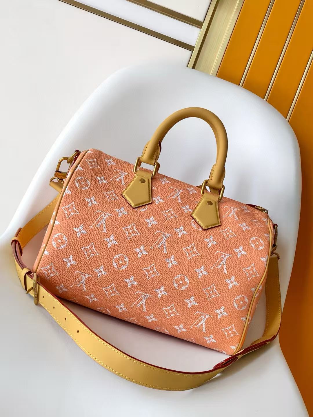 Speedy P9 Bandoulière 40 Handbag Orange White Cowhide