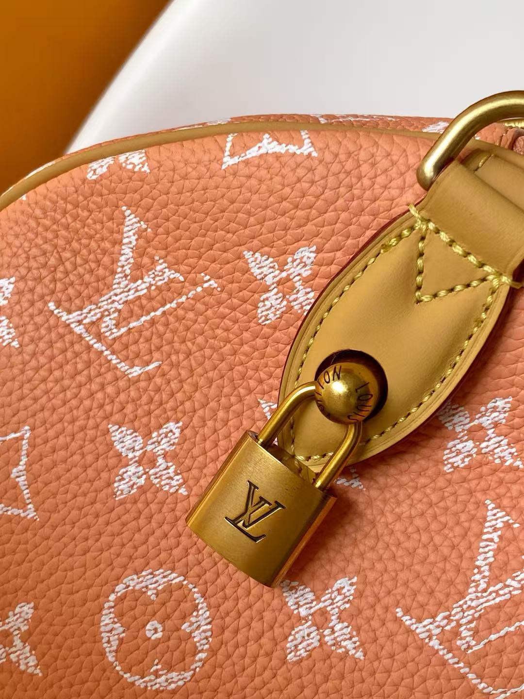 Speedy P9 Bandoulière 40 Handbag Orange White Cowhide