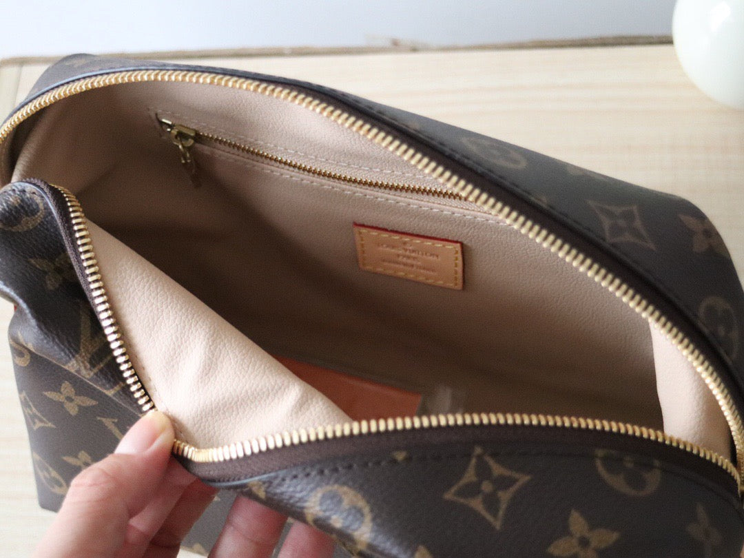 Louis Vuitton Cosmetic GM Pouch Brown Monogram Coated Canvas