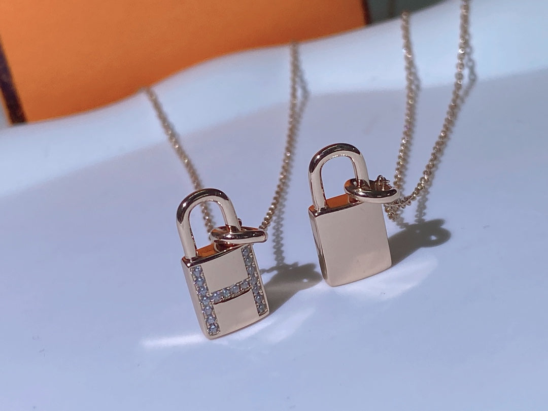 HM ADVANCED NICHE LOCK HEAD NECKLACE DIAMONDS