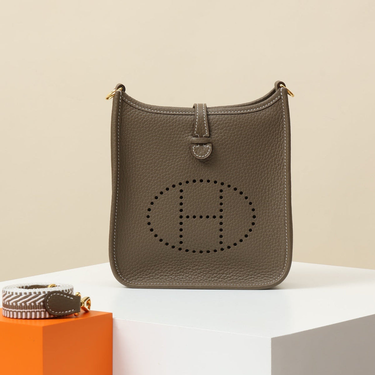 High-end Hermes 2026 Evelyne Sellier Bag 19.5cm Clemence Leather