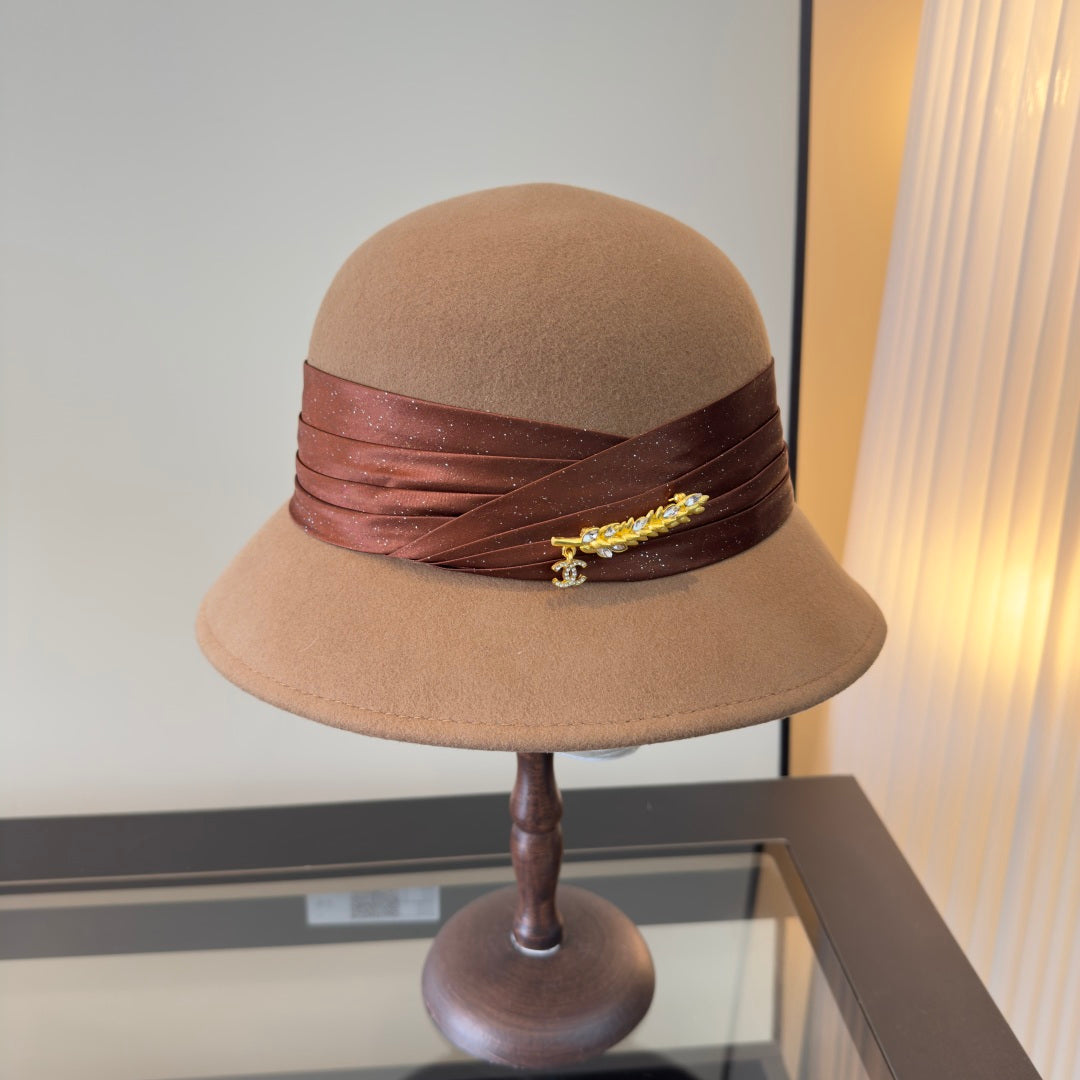 Chanel Felt Hat With Brooch 477662