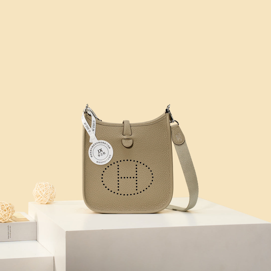 High-end Hermes 2026 Evelyne Bag 17cm Taurillon Clemence Leather 2