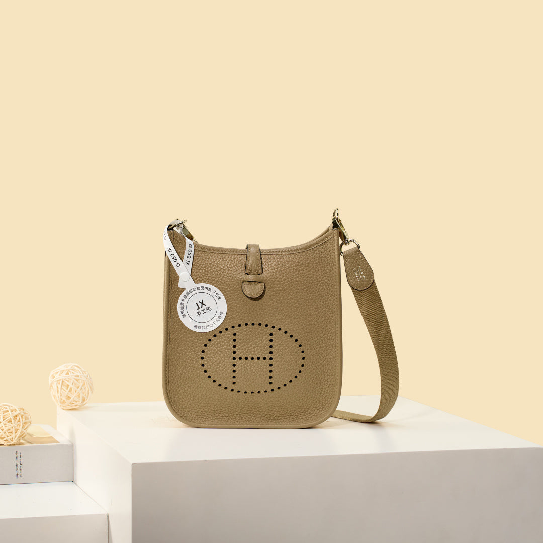High-end Hermes 2026 Evelyne Bag 17cm Taurillon Clemence Leather 2