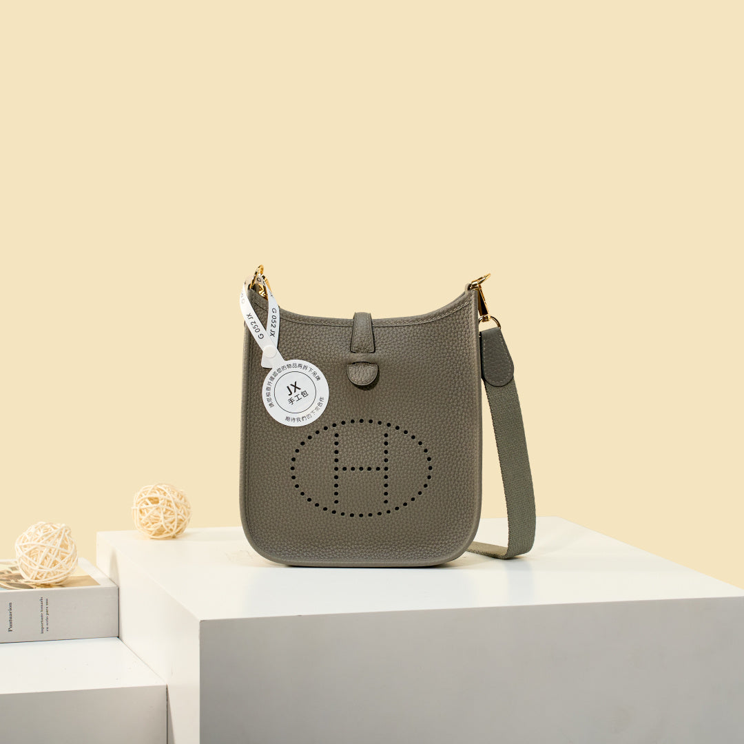 High-end Hermes 2026 Evelyne Bag 17cm Taurillon Clemence Leather 2