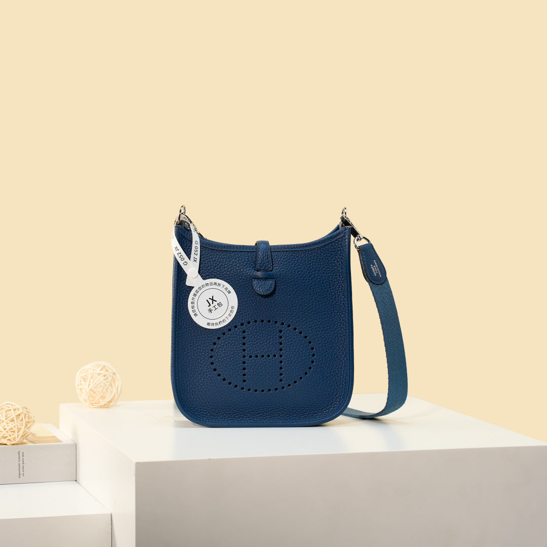 High-end Hermes 2026 Evelyne Bag 17cm Taurillon Clemence Leather 3