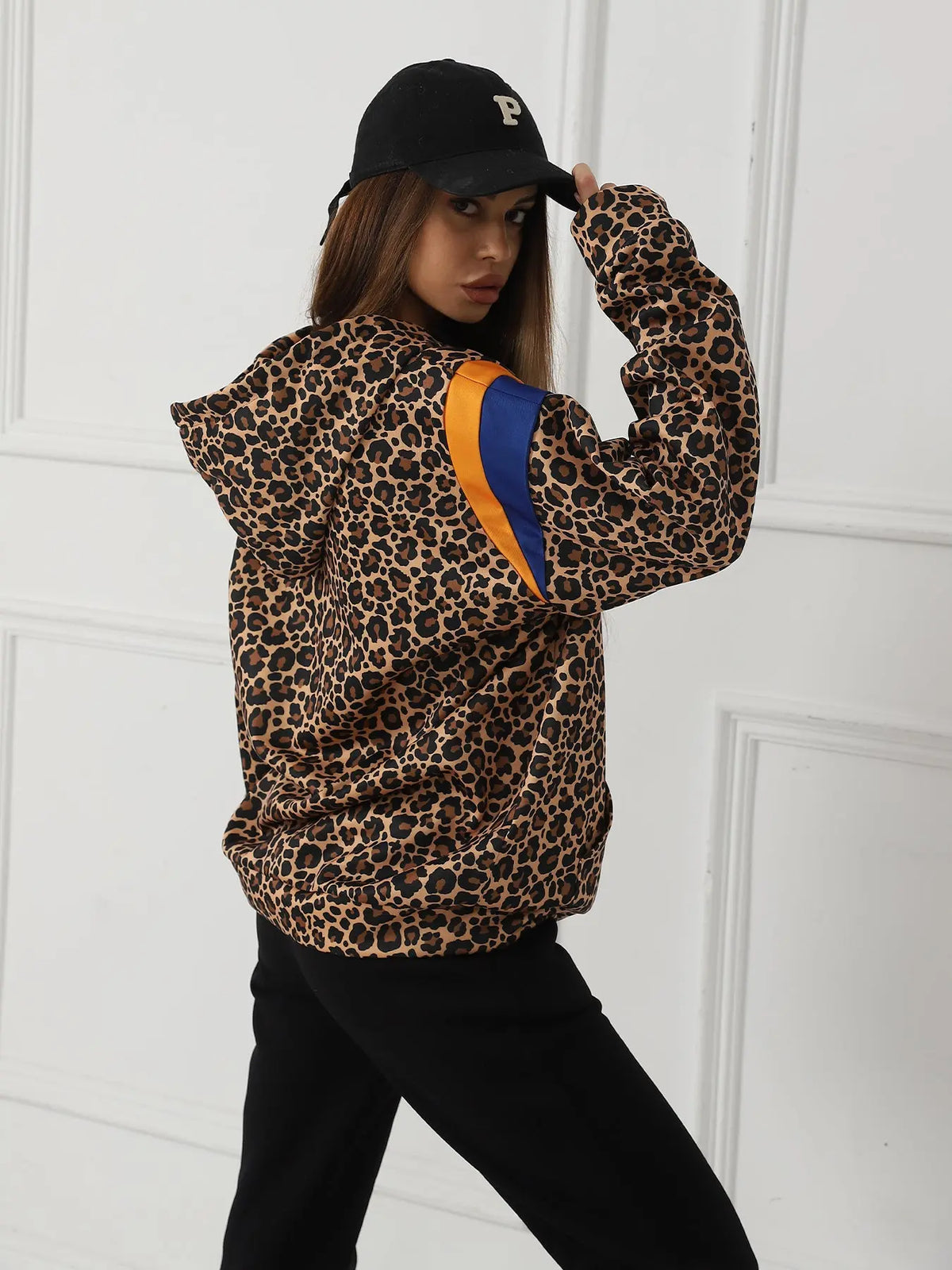 Women's Leopard Print Long Sleeved Sweatshirt hercurva