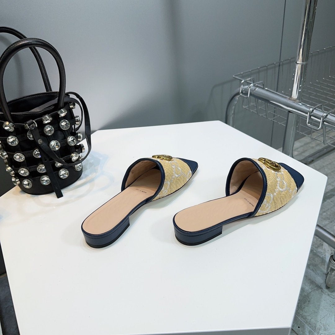 GG MATELASSÃ‰ CANVAS SLIDES WHITE LOGO