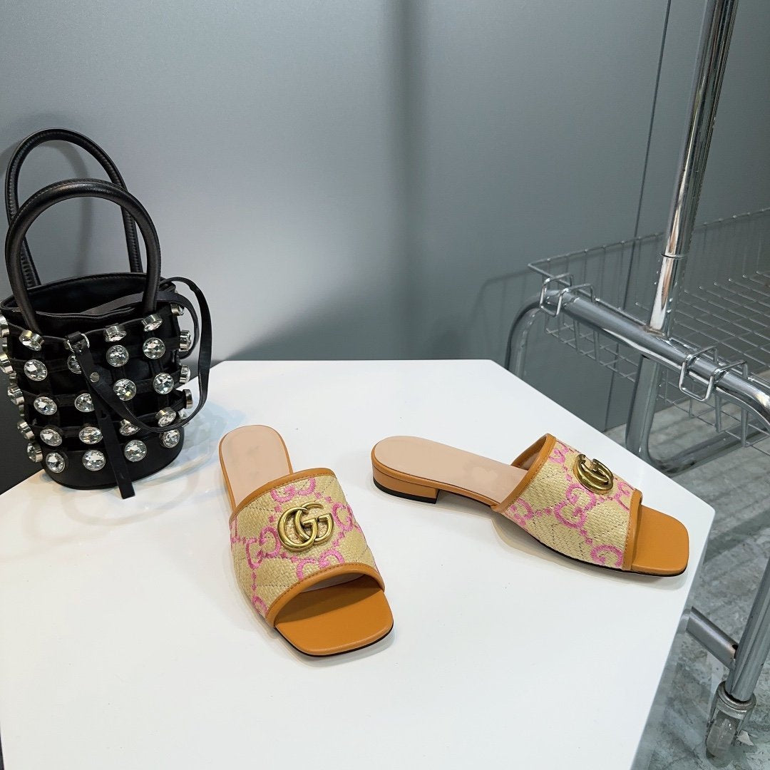 GG MATELASSÃ‰ CANVAS SLIDES PINK LOGO