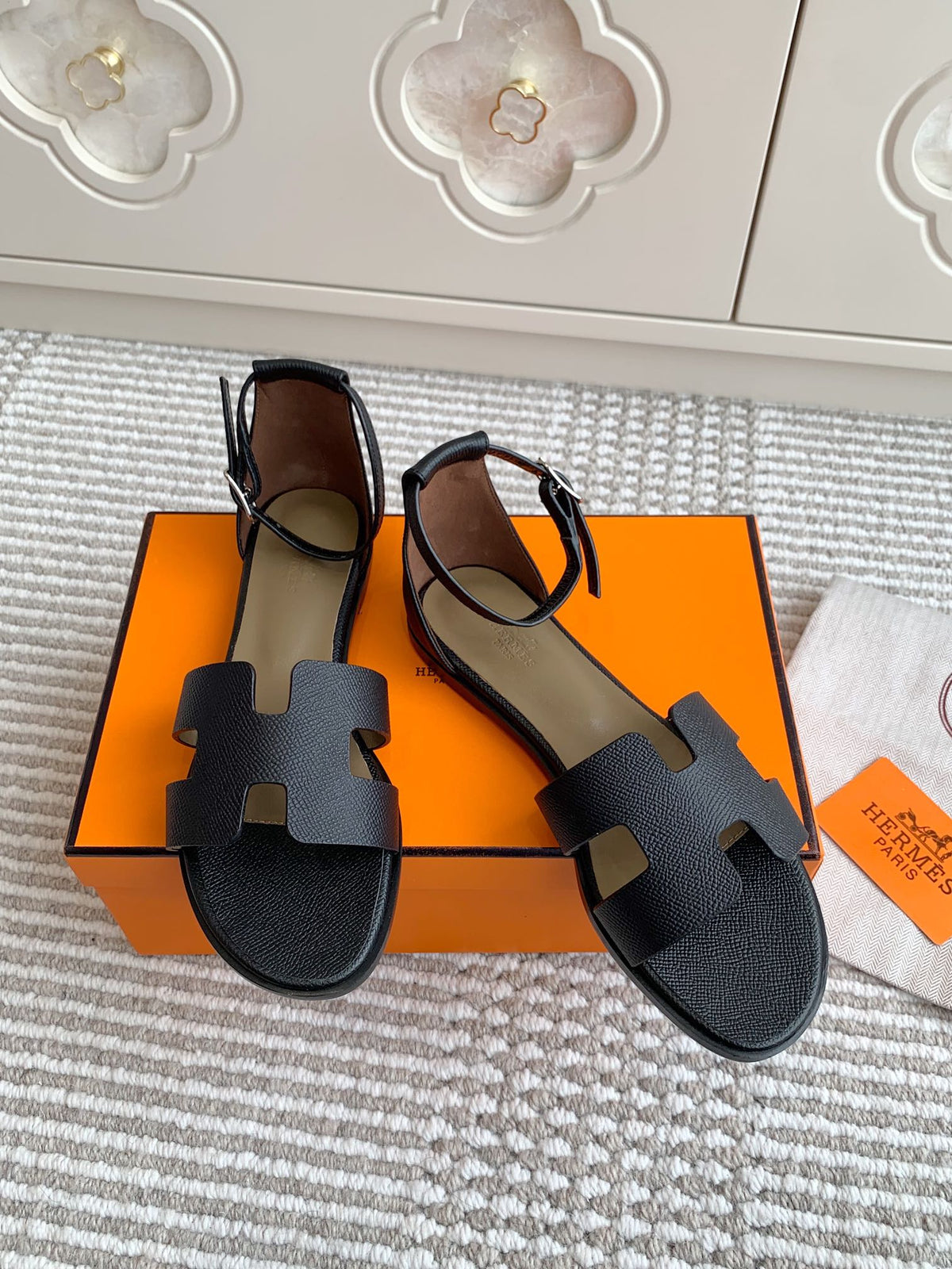 HM Sandal Grained Calfskin ide 858911