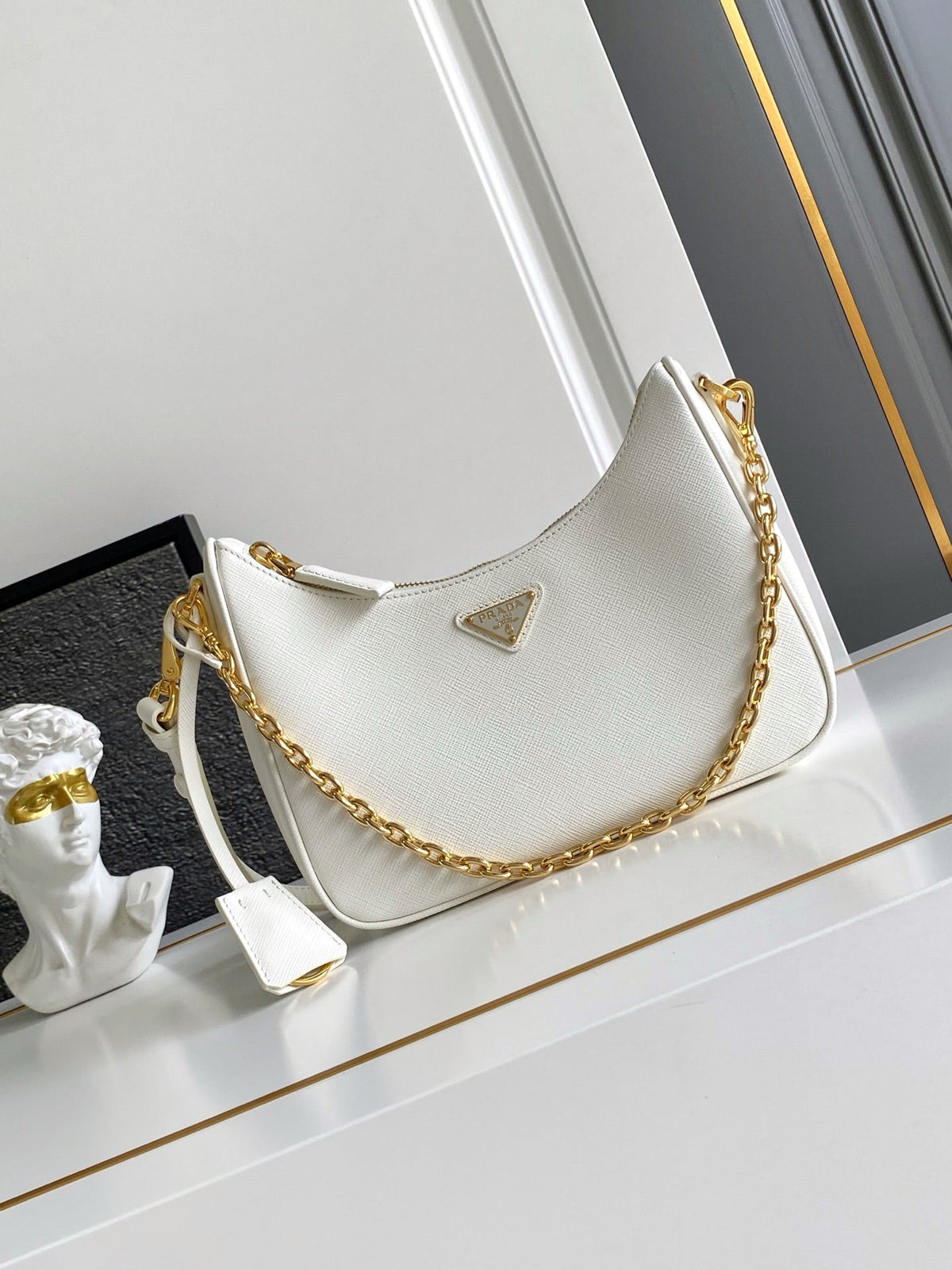 Prada Re-Edition 2005 Bag 22cm Saffiano Leather