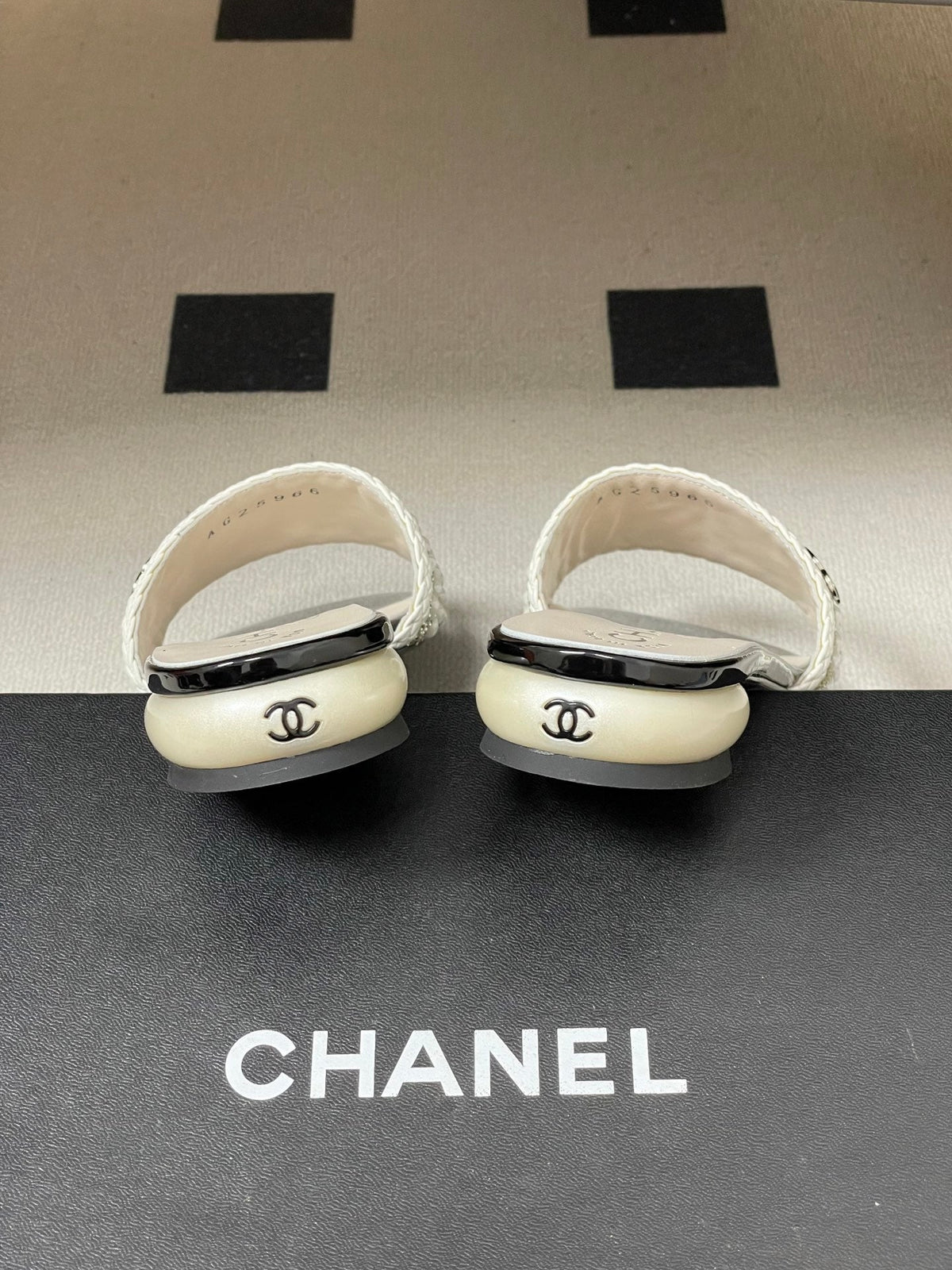 CC 2026 Pearl Flats Sandals Rhinestones Woven Sheepskin