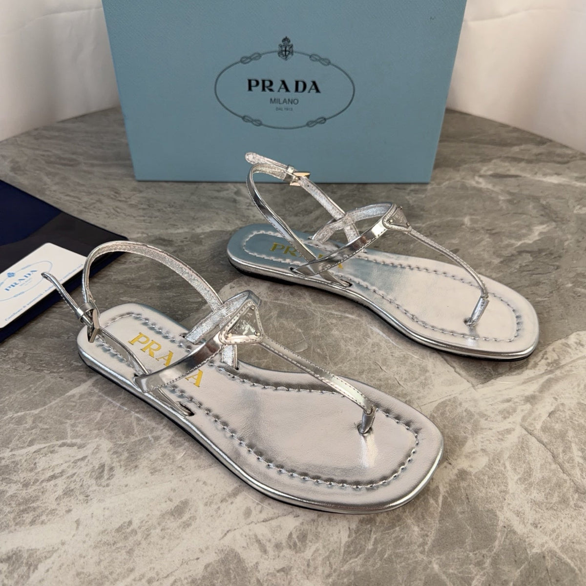 Prada 2026 Thong Sandals Patent Leather 789403