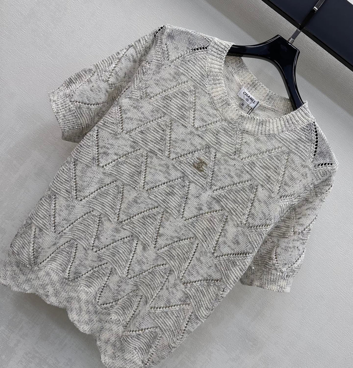 Chanel 2026 Wool Short-sleeved Knit Top With Metallic Logo 374878