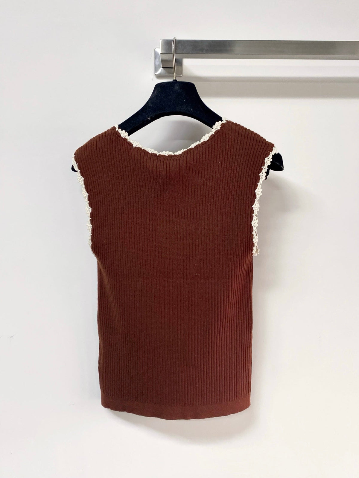 Chanel 2026 Lace-trimmed Knit Vest Wool 366056