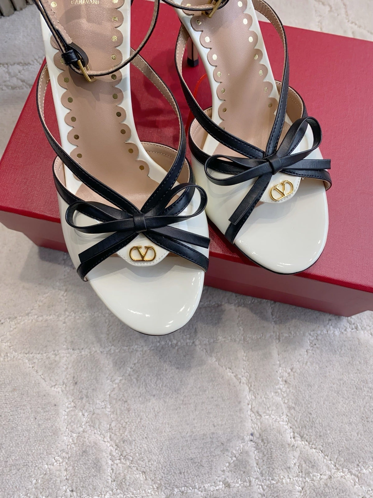 VT 26s Bow-tie High Heel Sandal 85 Patent Leather 724403