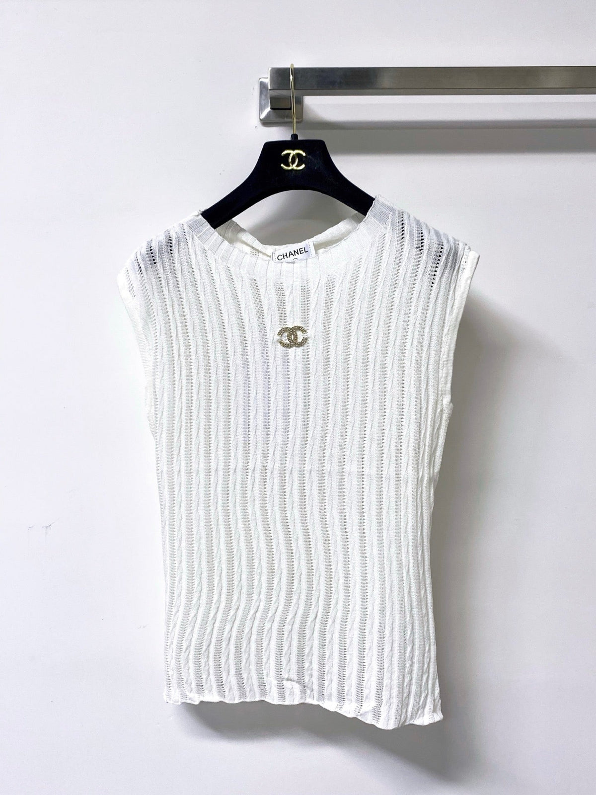 Chanel 2026 Sleeveless Knit Top CC Logo Tencel 310305