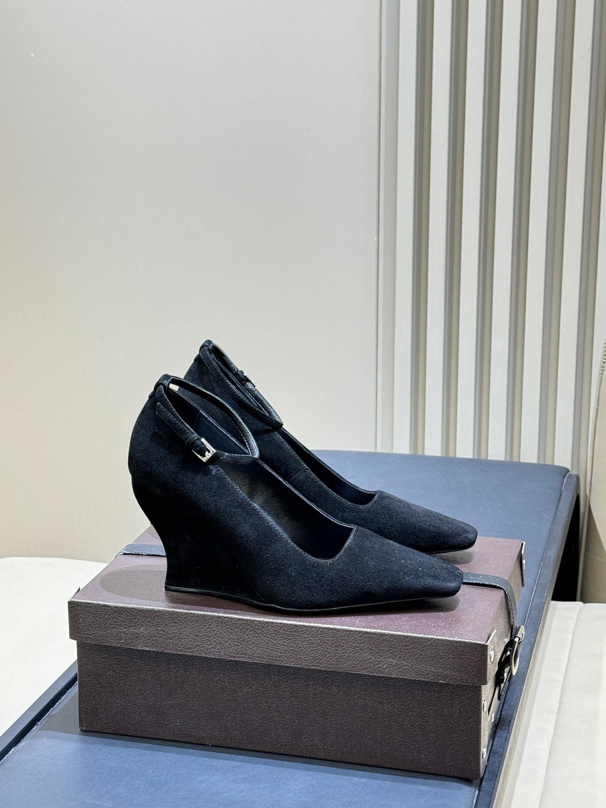 Alaia 2026 Wedge Pumps Velvet Leather 789590