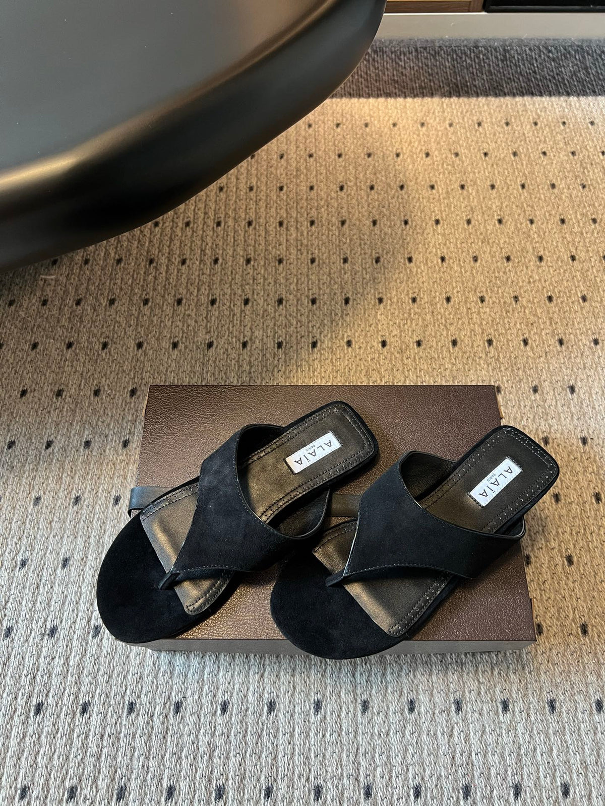 Alaia 2026 Flip-Flops Flat Velvet Sheepskin 803344