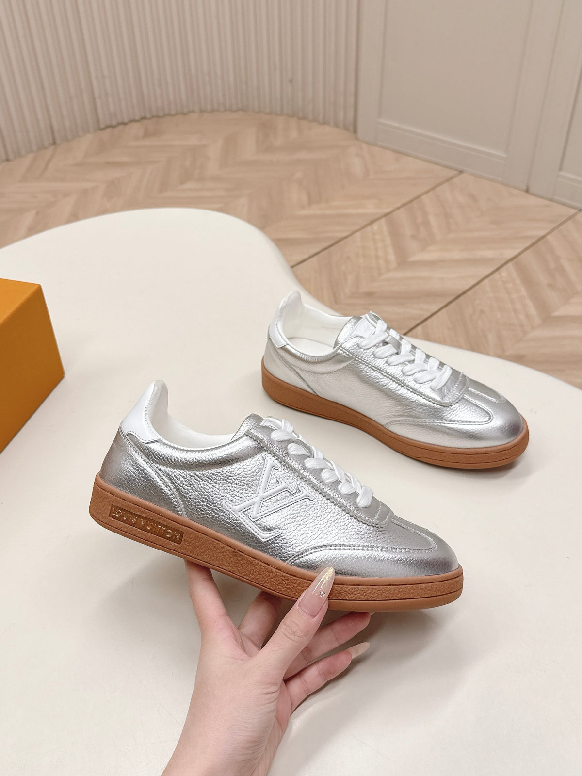 LV 2026 Frontrow Sneaker Silver Cowhide 595446