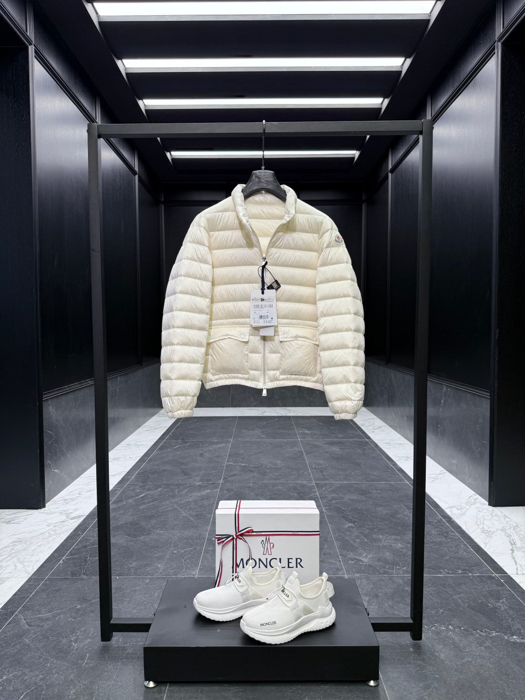 Moncler 25 Down Jacket Polyester 304735