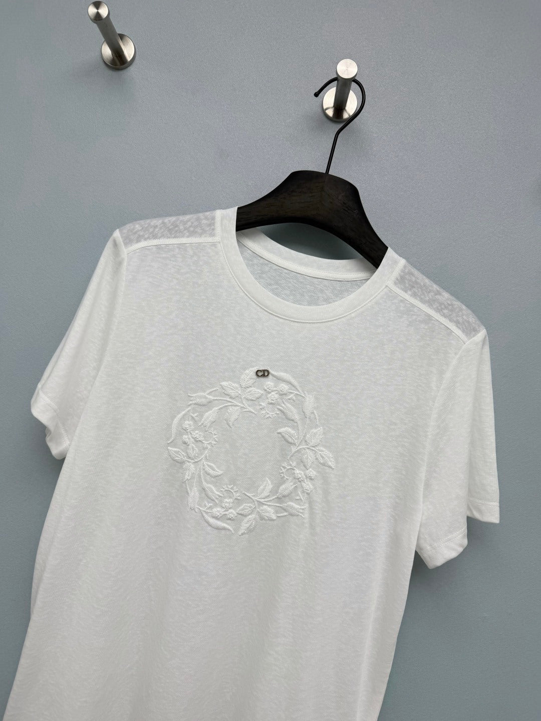 Dior 2026 Floral Embroidery Short-Sleeve T-Shirt White Cotton 392386
