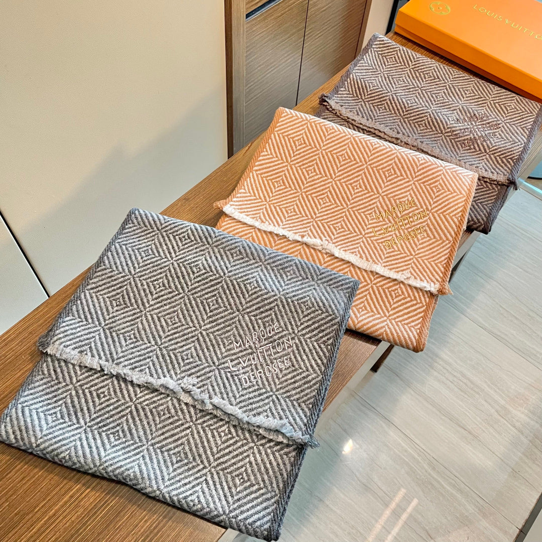 LV Exclusive Scarf 200cm Beige Cashmere 976319
