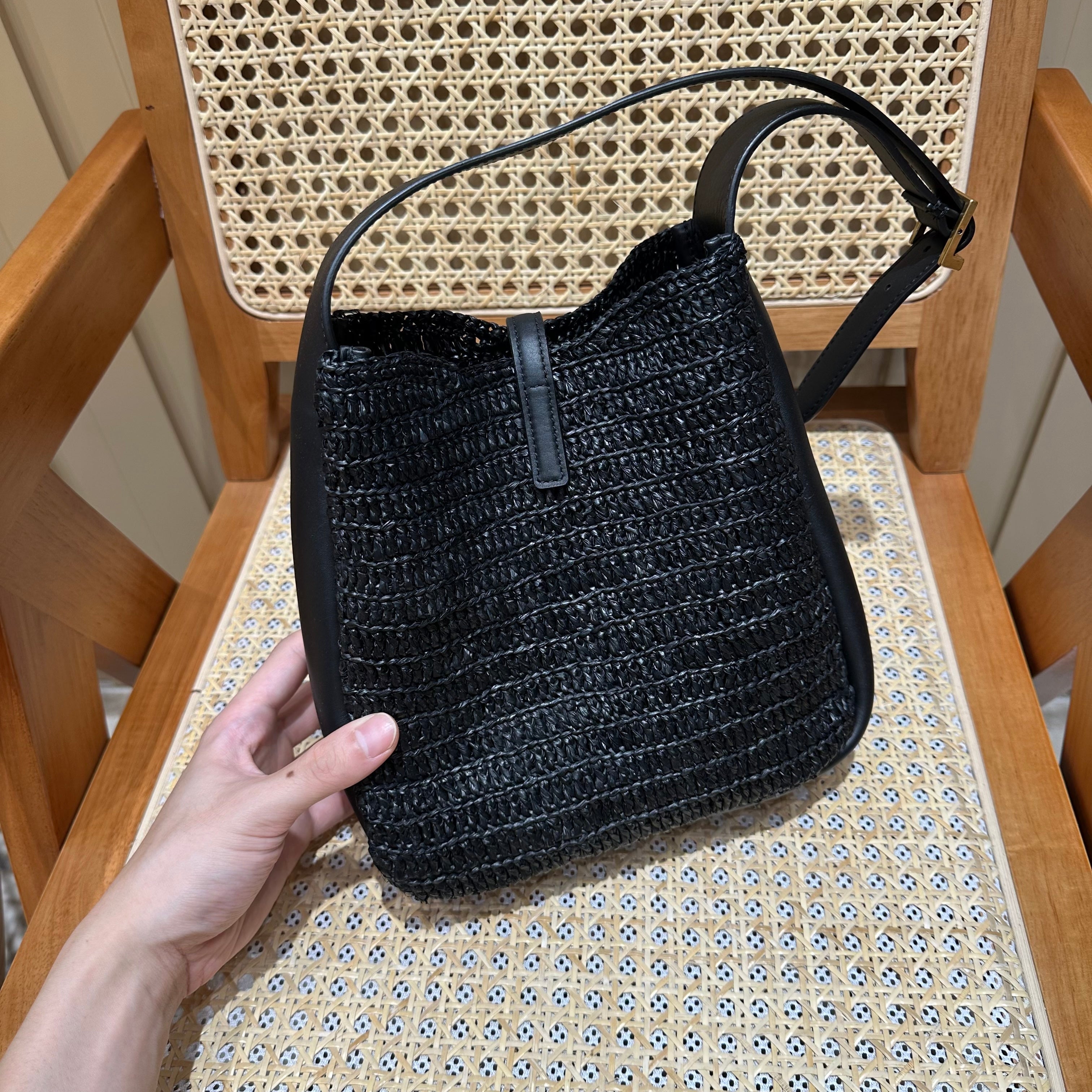 YSL LE 5 À 7 Shoulder Bag 22 Black Raffia